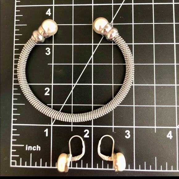 Vintage Silver Pearl Earrings & Mesh Cuff Bracelet 🤍 - Picture 9 of 10